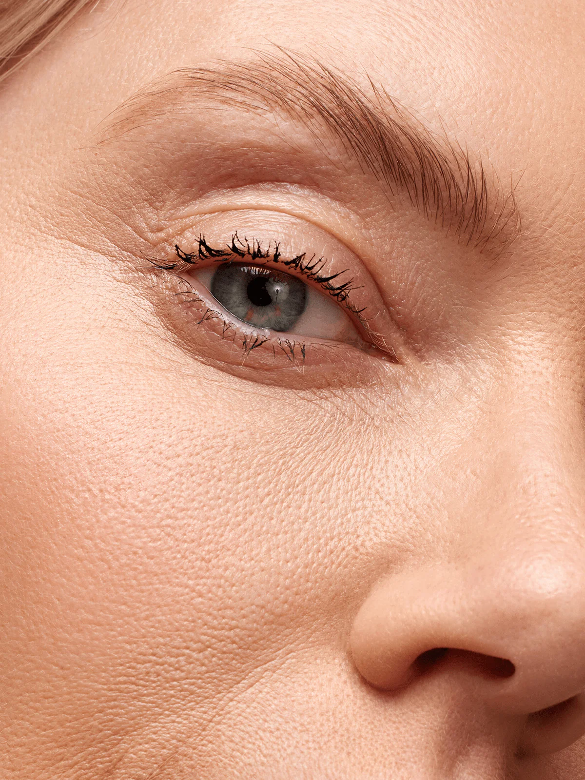 Luminous Eye Corrector® SPF 41 - Fair - Image 8