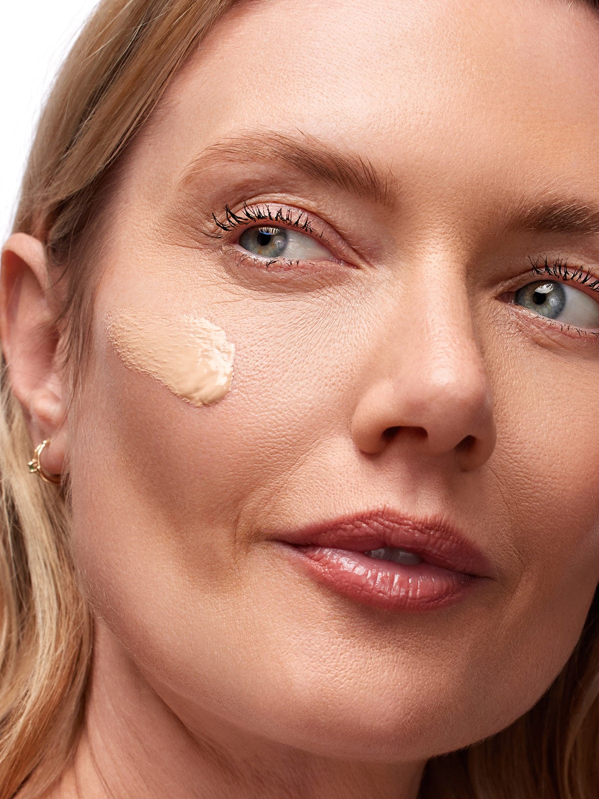 Universal Tinted Moisturizer SPF 46 - Image 4